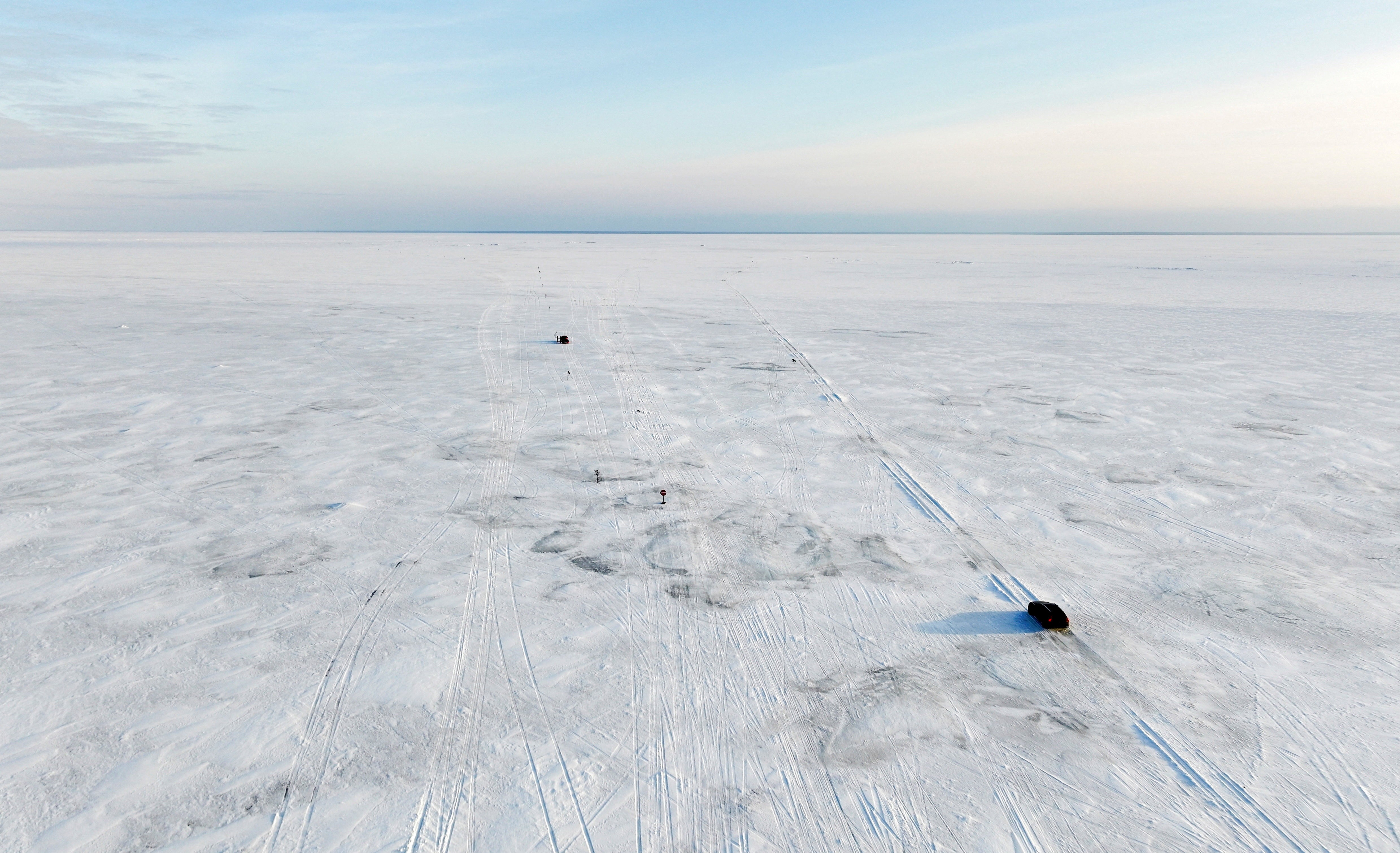 VÍDEO: Estônia abre estrada sobre mar congelado para conectar ilhas