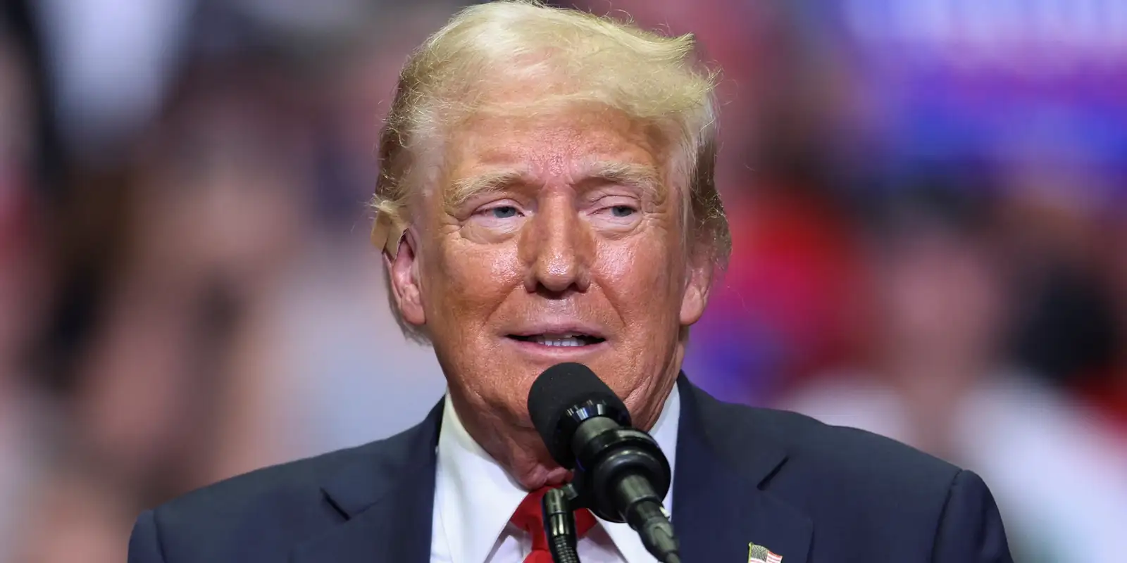 Trump diz que não viu parte racista do vídeo e não se desculpará