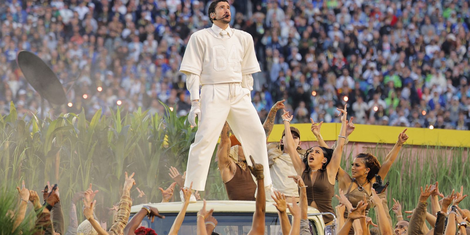 Final do futebol americano vira festa multicultural pró-imigrantes